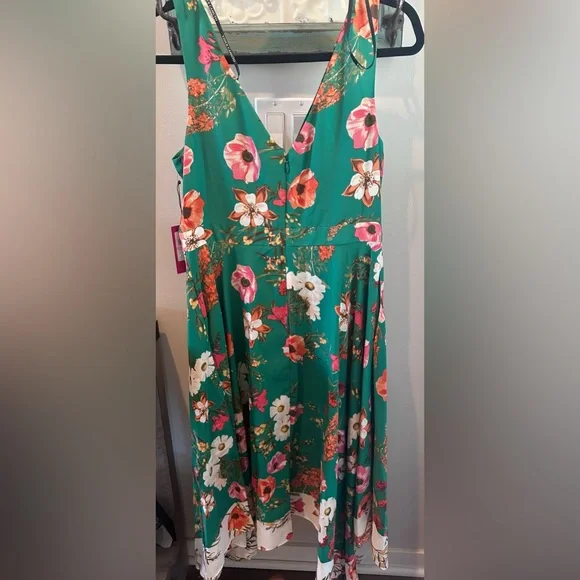 NWT Vince Camuto Green Floral Handkerchief Hem Midi Dress 10P - Picture 6 of 6
